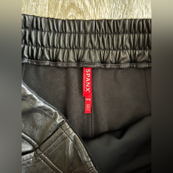 SPANX Women’s Faux Leather Jogger Black - Size Medium - Picture 6 of 9